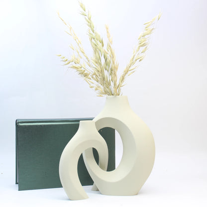 Zumi's 2-Piece Hugging Vase
