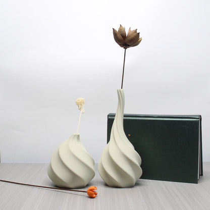 Zumi's Threaded Vase Set — Texture You Can Almost Feel (2-Piece)