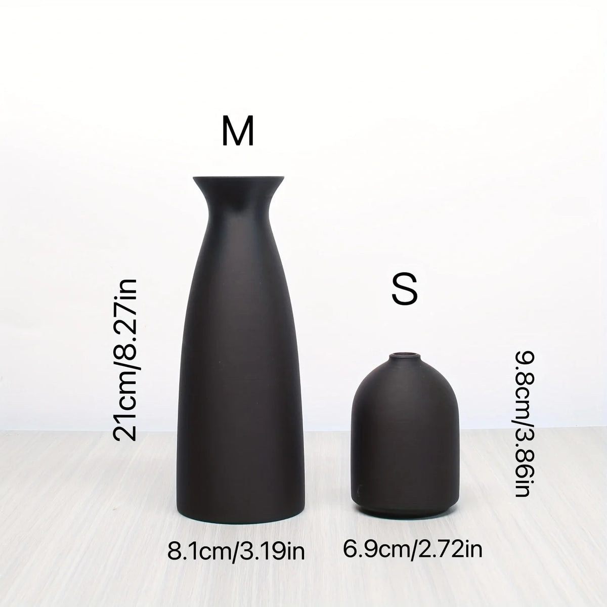 Zumi's 2-Piece Set of Dry Vases