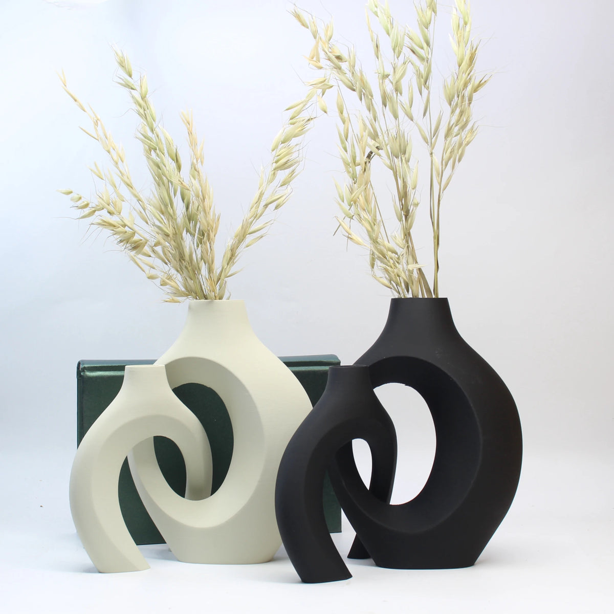 Zumi's 2-Piece Hugging Vase