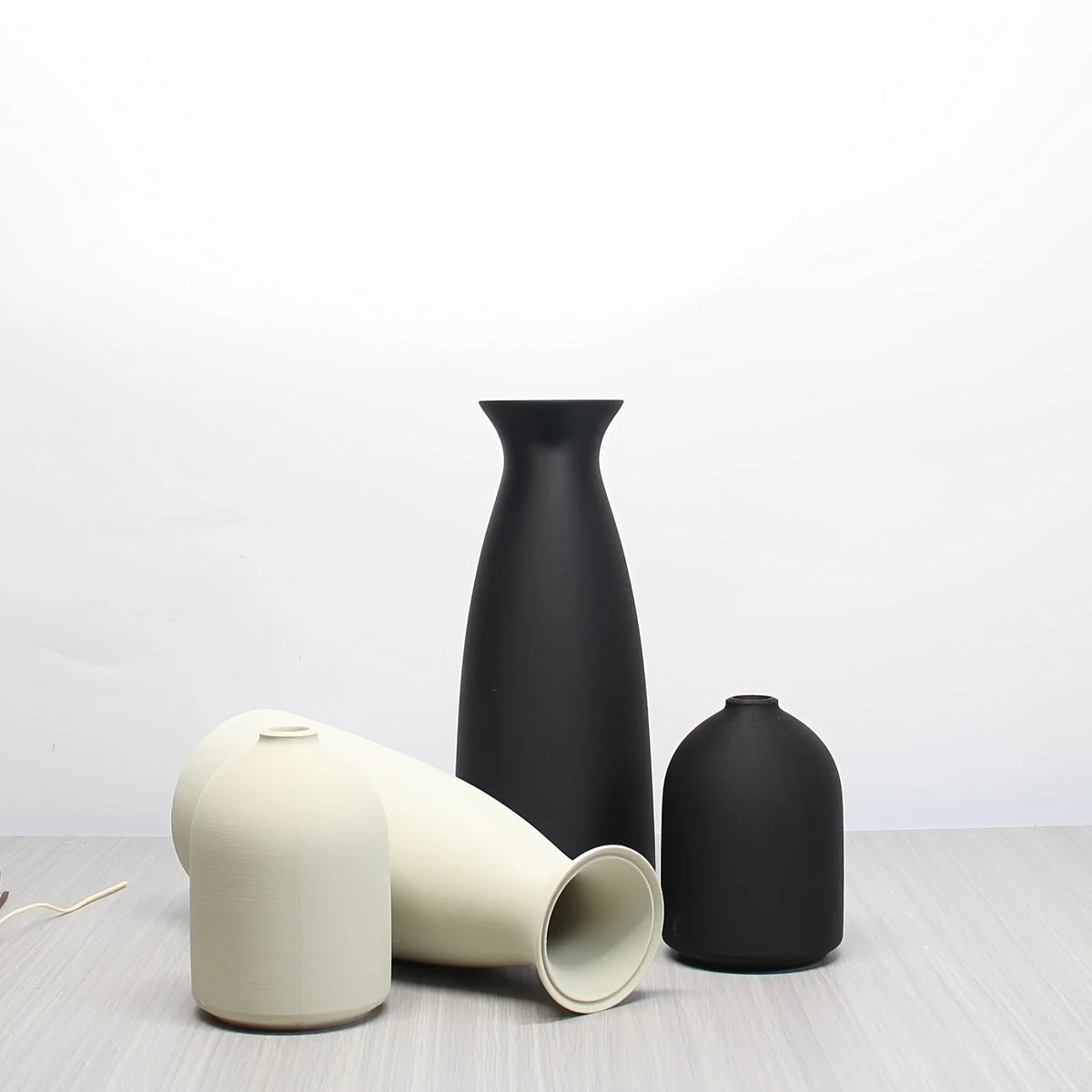 Zumi's 2-Piece Set of Dry Vases