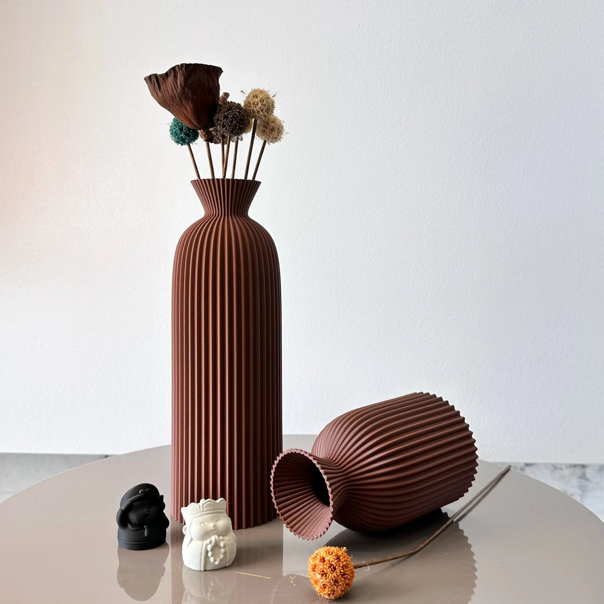 Zumi's 2-Piece Set of Wavy Art Dry Vase