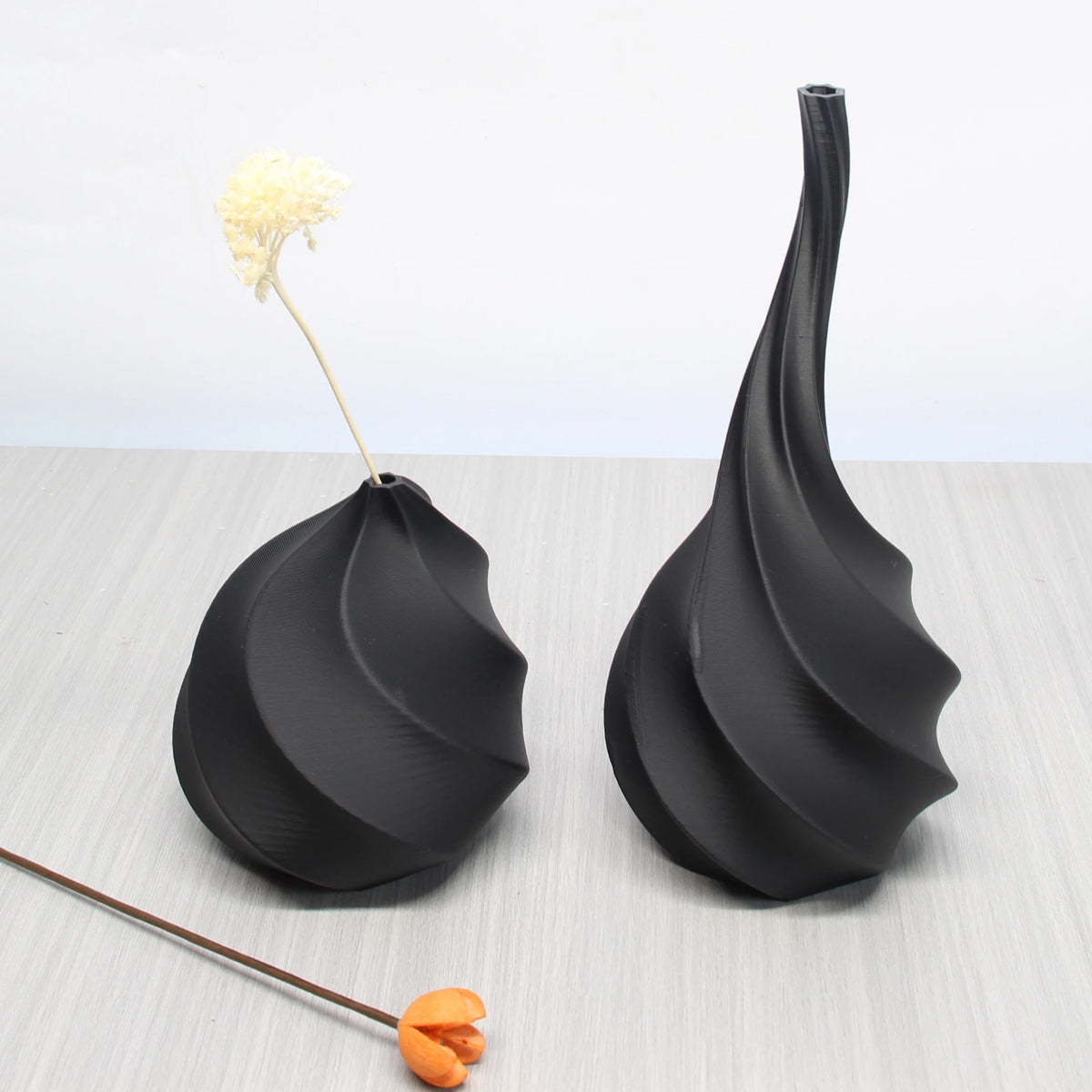 Zumi's Threaded Vase Set — Texture You Can Almost Feel (2-Piece)