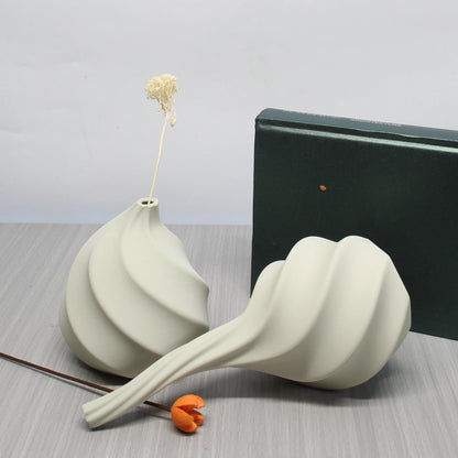 Zumi's Threaded Vase Set — Texture You Can Almost Feel (2-Piece)