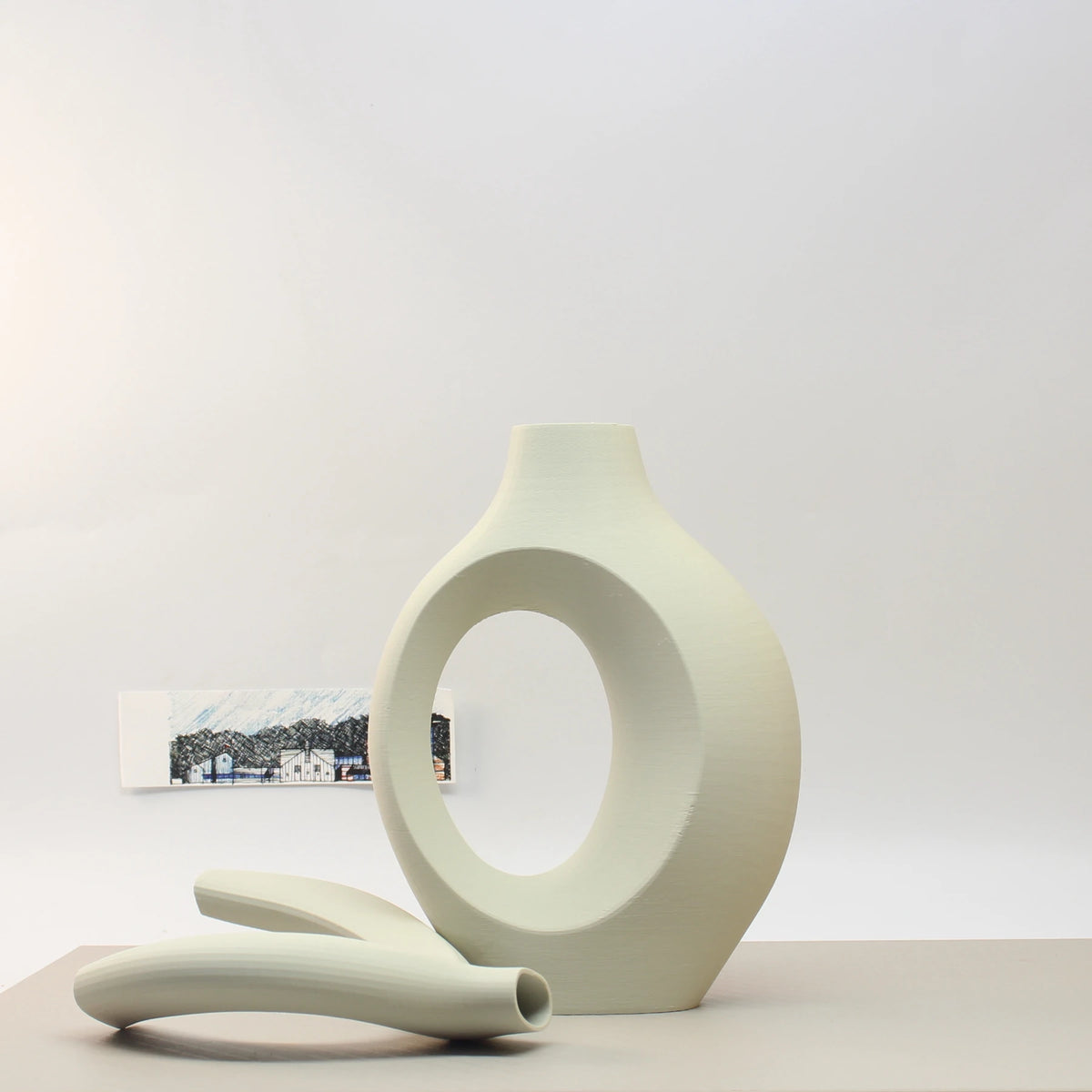 Zumi's 2-Piece Hugging Vase