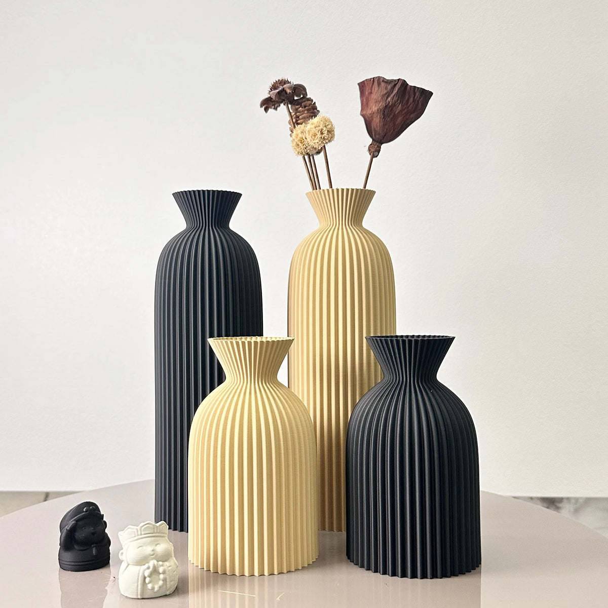 Zumi's 2-Piece Set of Wavy Art Dry Vase