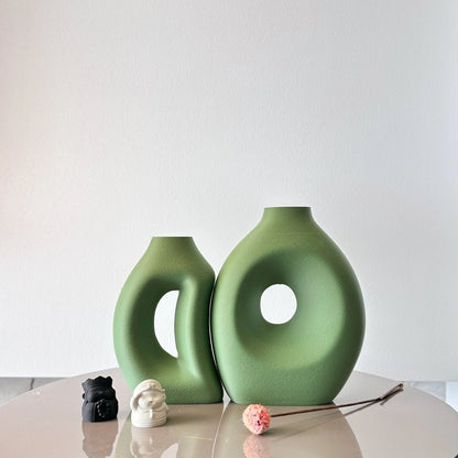 Zumi's 2-Piece Set of Sun and Moon Matching Vases