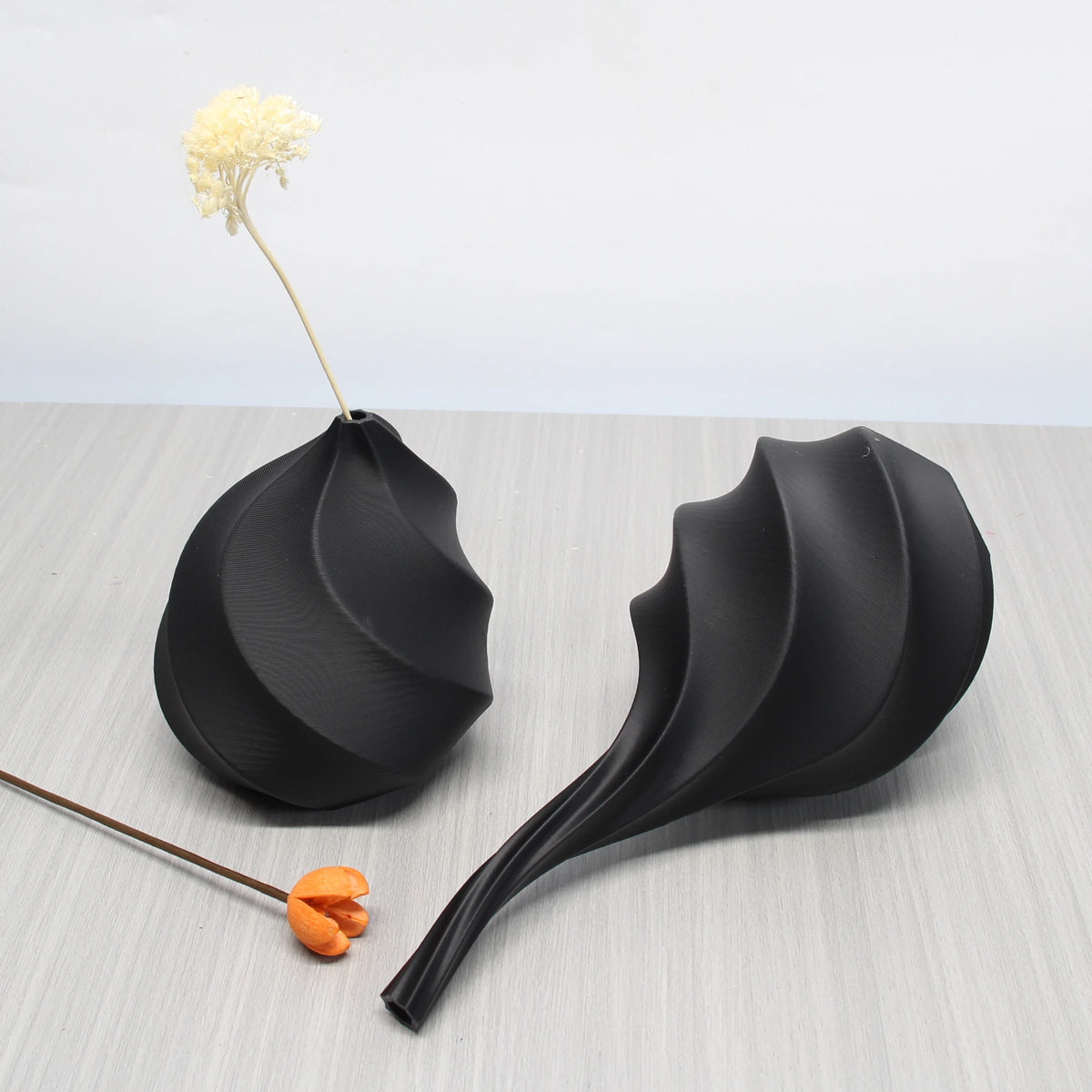 Zumi's Threaded Vase Set — Texture You Can Almost Feel (2-Piece)