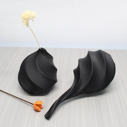 Zumi's Threaded Vase Set — Texture You Can Almost Feel (2-Piece)